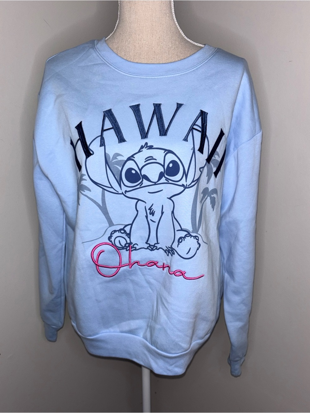 Disney Stitch Hawaii Ohana embroidered blue sweatshirt NEVER WORN size Large